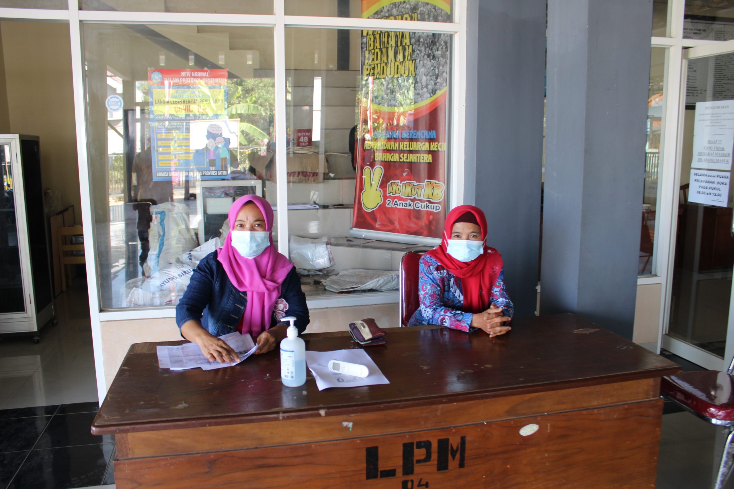 VAKSINASI MASAL WARGA DESA GEMPOLAN
